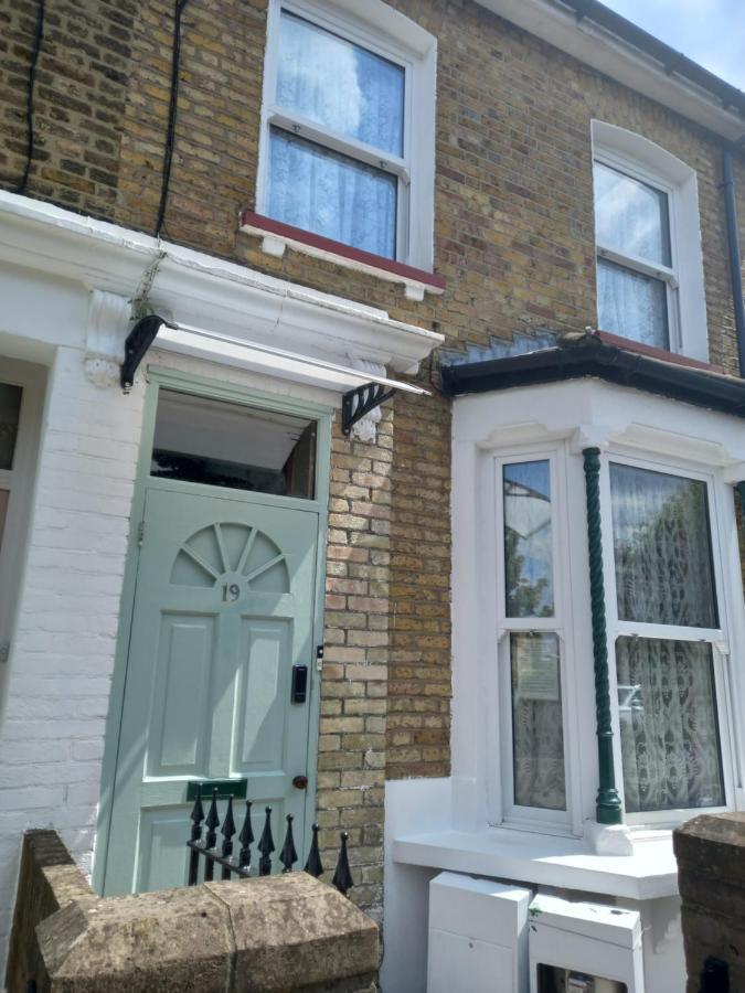 Bubblesbnb- 4 Bedroom House London Exteriör bild