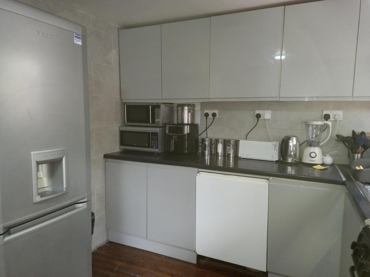 Bubblesbnb- 4 Bedroom House London Exteriör bild