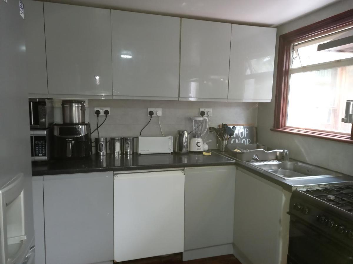 Bubblesbnb- 4 Bedroom House London Exteriör bild