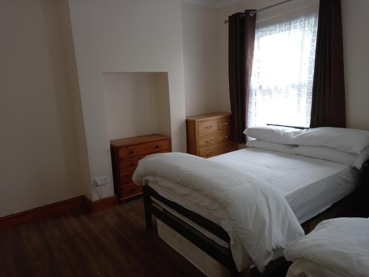 Bubblesbnb- 4 Bedroom House London Exteriör bild