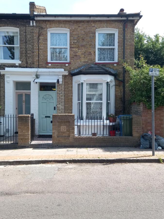 Bubblesbnb- 4 Bedroom House London Exteriör bild