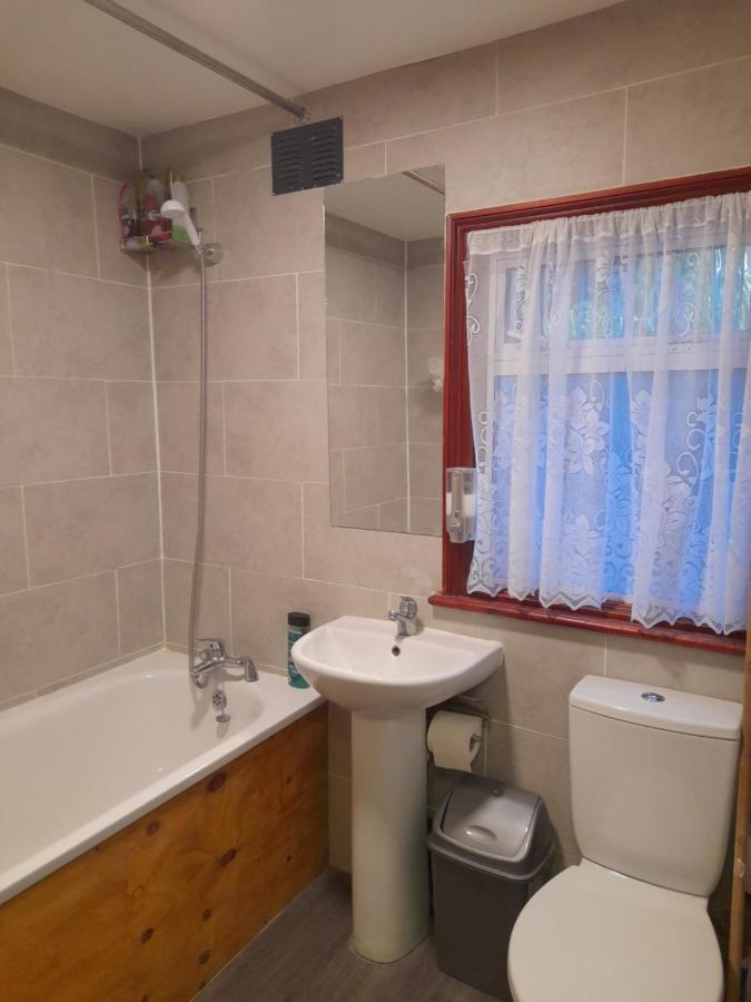 Bubblesbnb- 4 Bedroom House London Exteriör bild