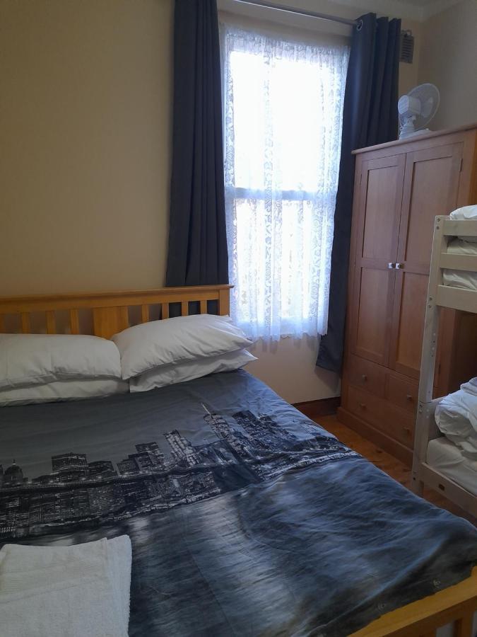 Bubblesbnb- 4 Bedroom House London Exteriör bild